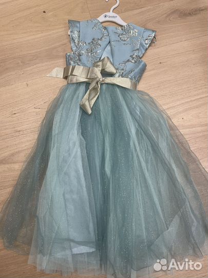 Платье нарядное для девочки 122-128