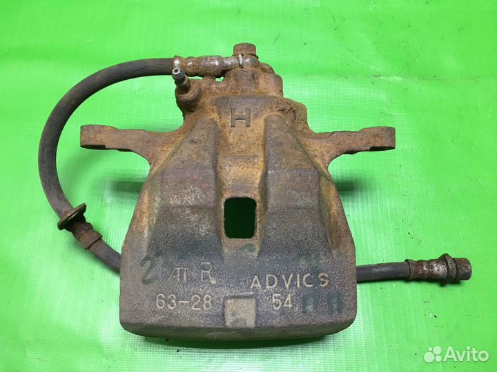 Суппорт передний правый Toyota Camry V40 2006-2011