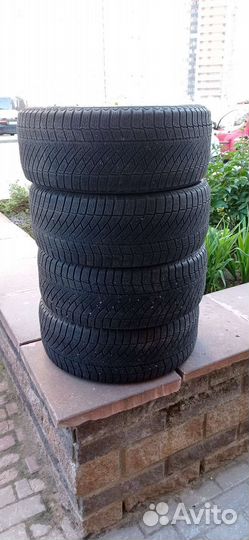 Bridgestone Alenza Sport 16/7 R16 19B