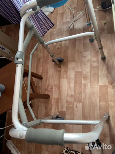 Ходунки для взрослых с колесами