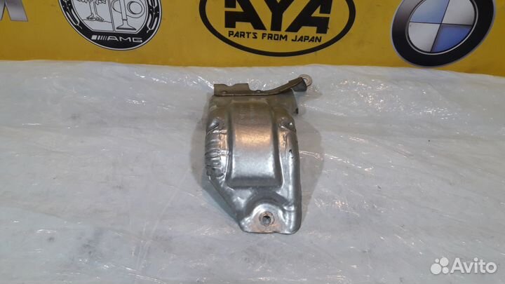 Тепловой экран с кронштейном Mercedes w212 w204