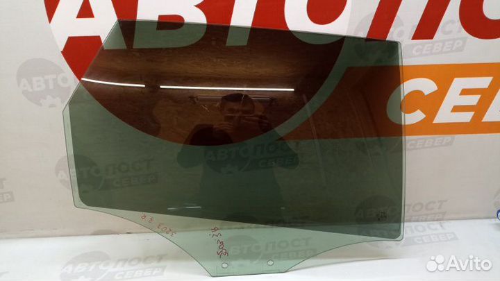Стекло двери заднее правое Audi A4 B8 cala 2008