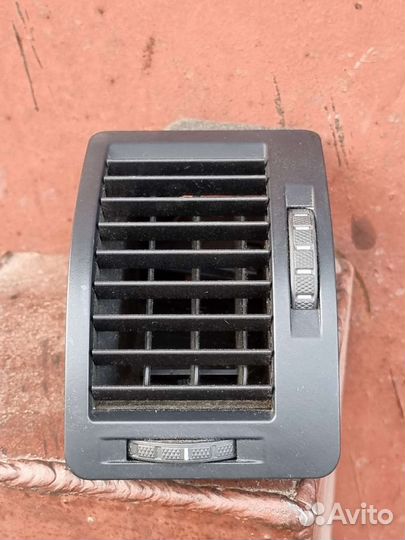 Дефлектор воздушный левый skoda Octavia A5 (1Z)