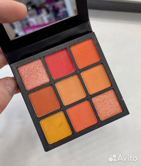 Тени для век (вторая в подарок)