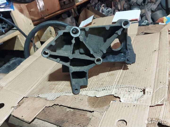 Кронштейн генератора Ford Focus 1 1.8 TDI