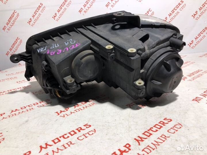 Фара галогеновая правая Volkswagen Touran 1T BMY