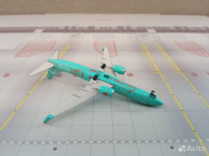 Модель самолета herpa 1:500 531832 Boeing 737