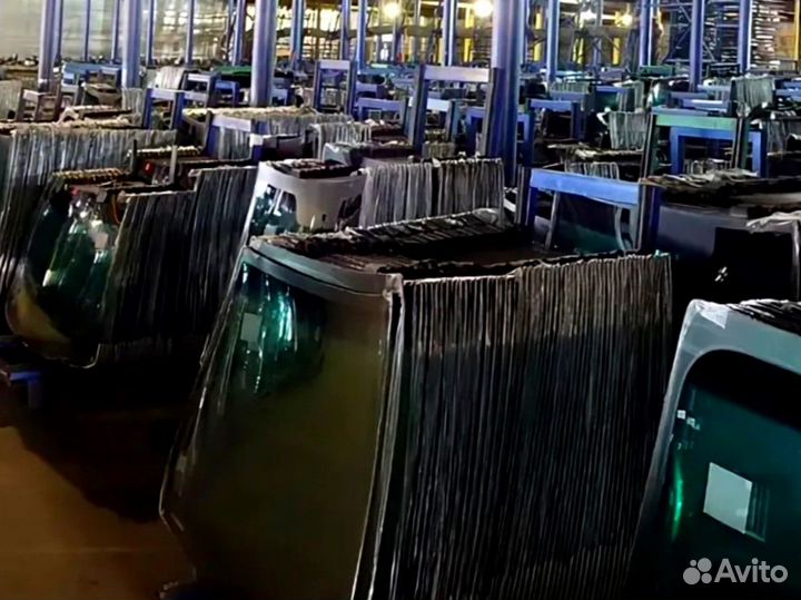 Стекло лобовое Caterpillar