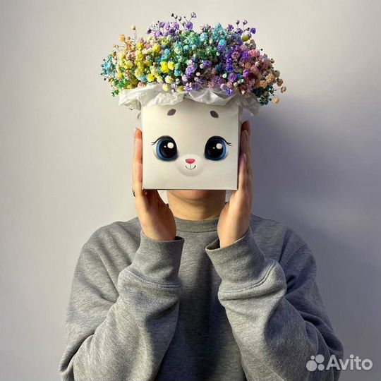 Разноцветная гипсофила в коробке Зайка