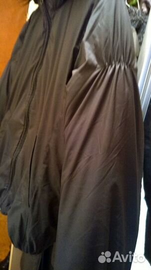 Куртка черная на молнии с капюшоном