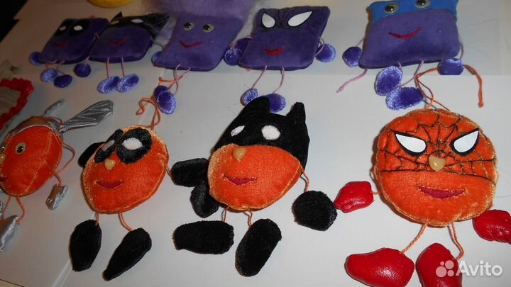 Брелок (брелоки, брелки) (для ключей и др.)