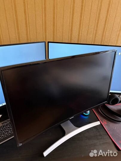 Изогнутый монитор Samsung S27D590CS
