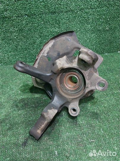 Кулак поворотный передний правый Nissan Bluebird