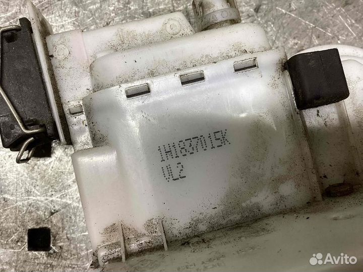 Замок двери передней левой Volkswagen Golf