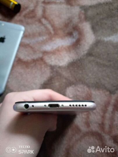 Телефон iPhone 6s
