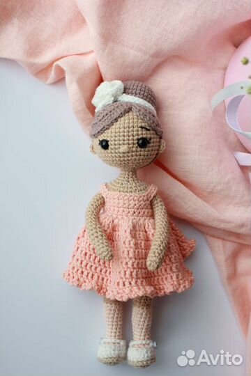 Кукла ручной работы вязаная