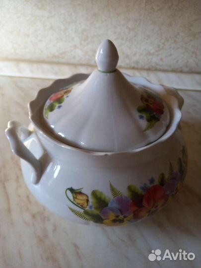 Супница фарфоровая 