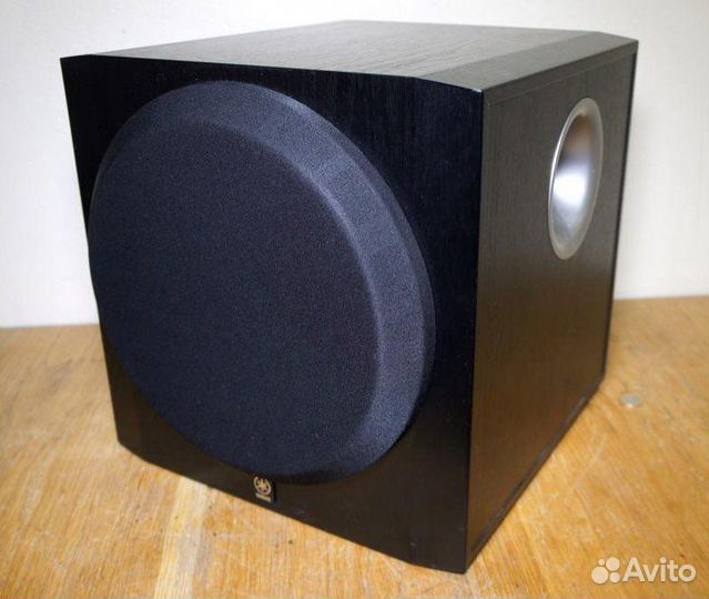 Активный сабвуфер Yamaha