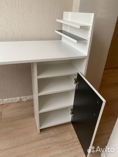 Маникюрный стол