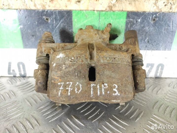 Суппорт задний правый Toyota Camry v10