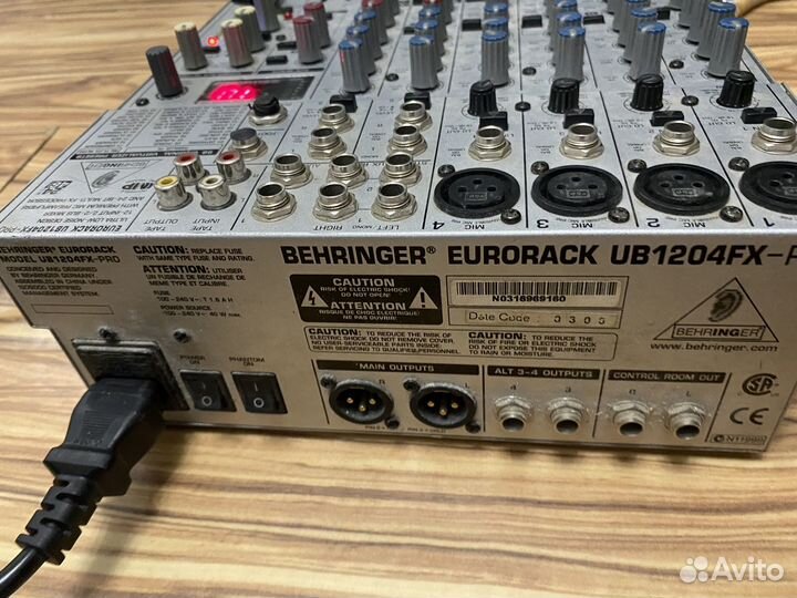 Микшерный пульт behringer UB1204FX-PRO