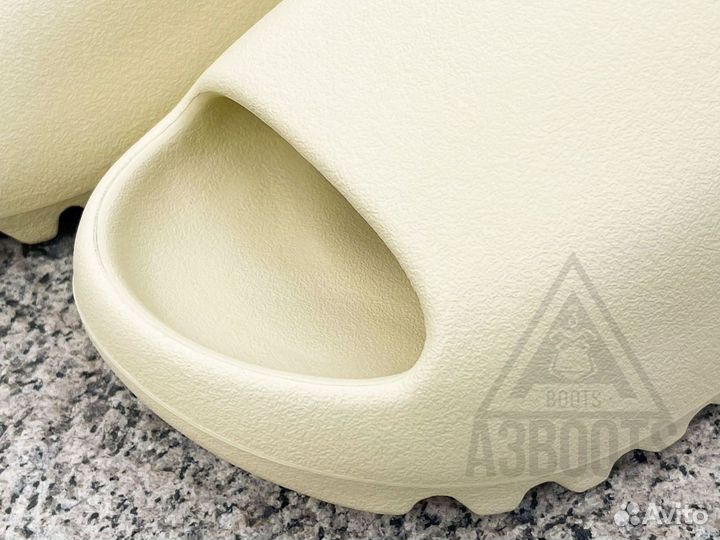 Тапки Adidas Yeezy Slide Bone