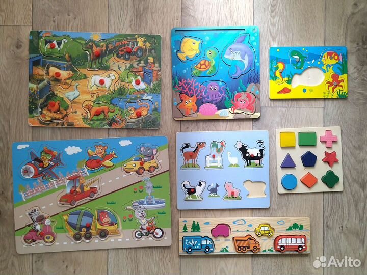 Много деревянных игрушек для малышей