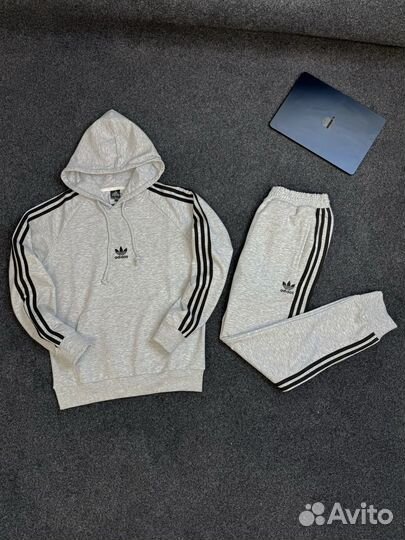 Спортивный костюм adidas