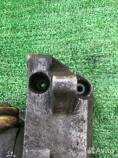 Кронштейн генератора Volvo S40