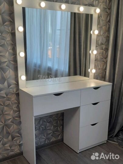 Туалетный столик Гримерное зеркало