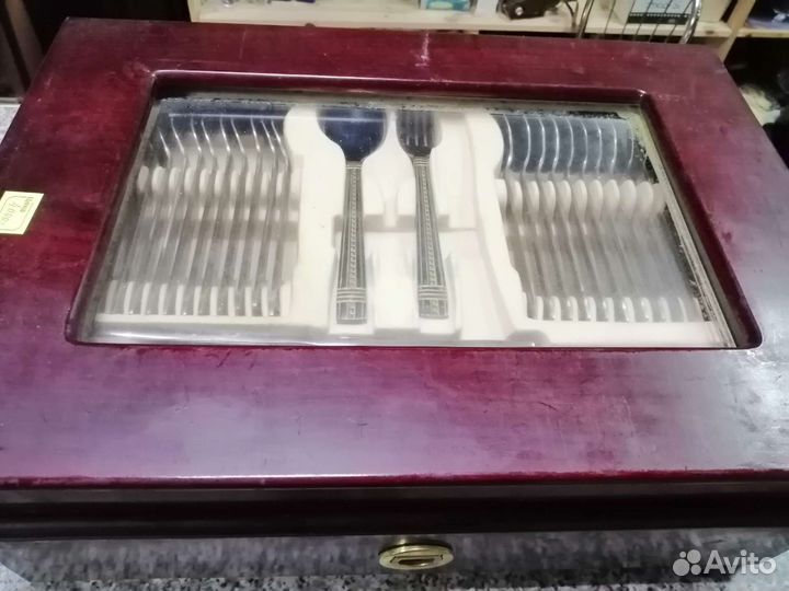 Набор столовых приборов на 12 персон