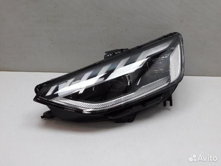 Фара левая Audi A4/RS4