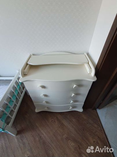 Пеленальный комод белый