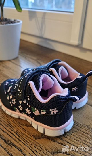 Кроссовки детские 20