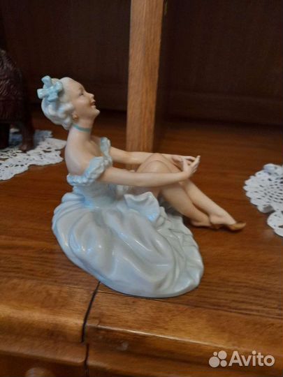 Статуэтка фарфор