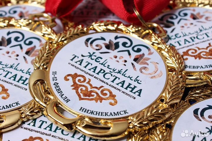 Значки и медали выпускникам детских садов и школ