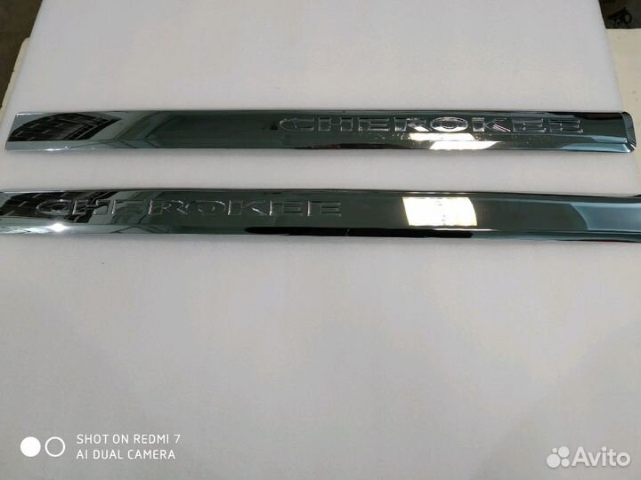 Молдинг хром двери Jeep Cherokee 2008г