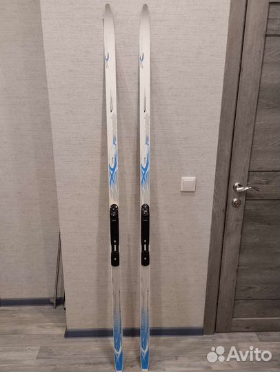 Беговые лыжи и палки Fisher