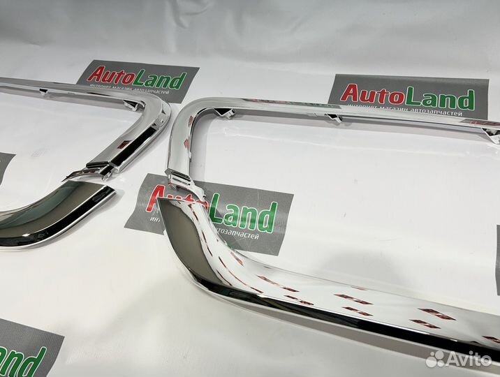 Молдинги переднего бампера Веста хром