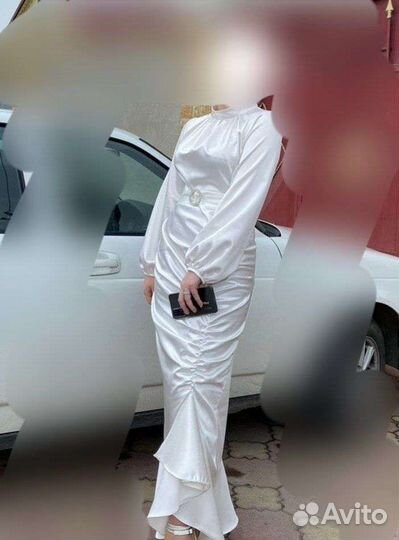 Белое вечернее платье
