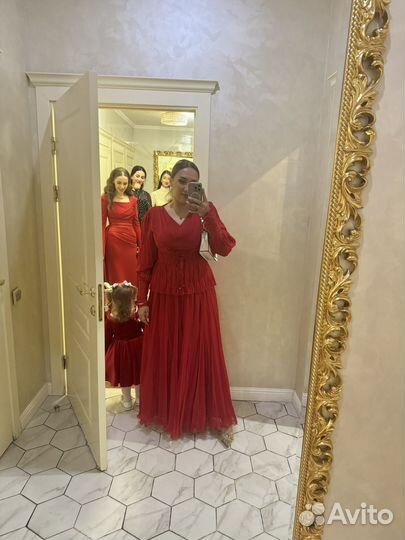 Вечернее красное платье