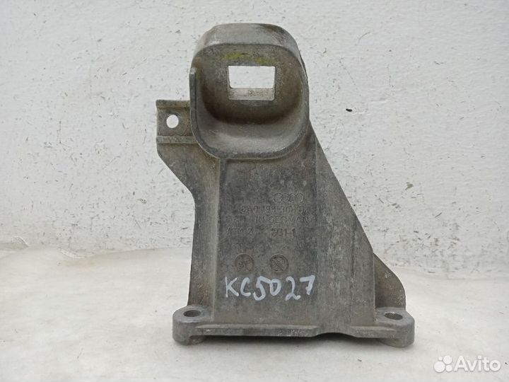 Кронштейн двигателя audi 100 C4 Правый