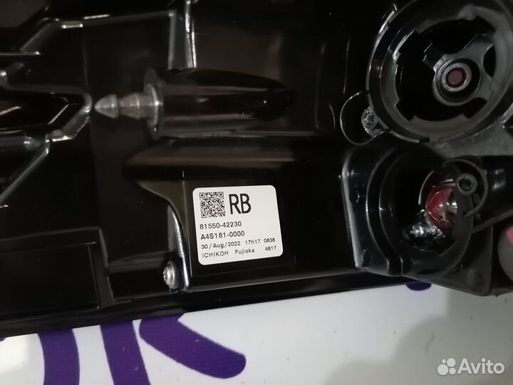 Фонарь задний правый Toyota Rav4 2018- 8155142230