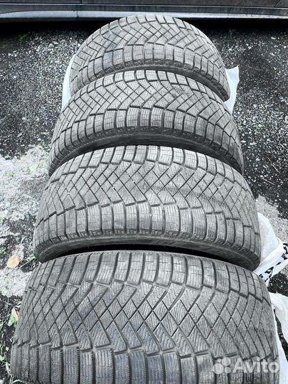 Pirelli Winter Ice Zero 225/45 R18 и 245/40 R18 95H