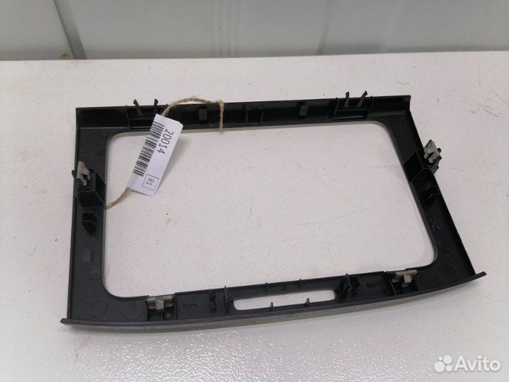 Рамка магнитолы Volkswagen Passat B6