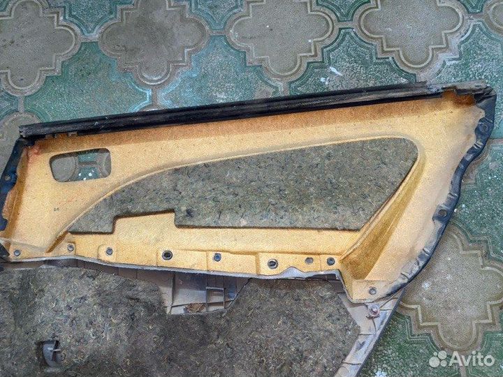 Обшивка боковой двери задняя левая Toyota Caldina