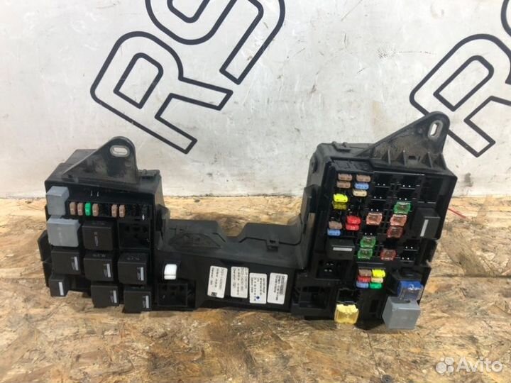 Блок предохранителей Jaguar Xf 1