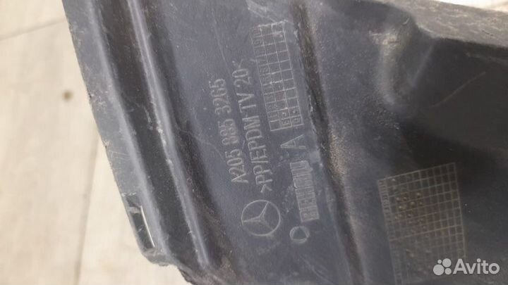 Кронштейн переднего бампера правый Mercedes C