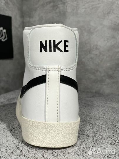 Женские кроссовки Nike Blazer 77 Mid