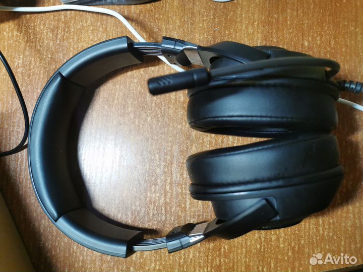 Проводные наушники с микрофоном